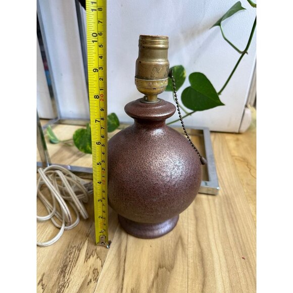 Vintage Round Table Lamp with Pull Chain - Picture 2 of 8